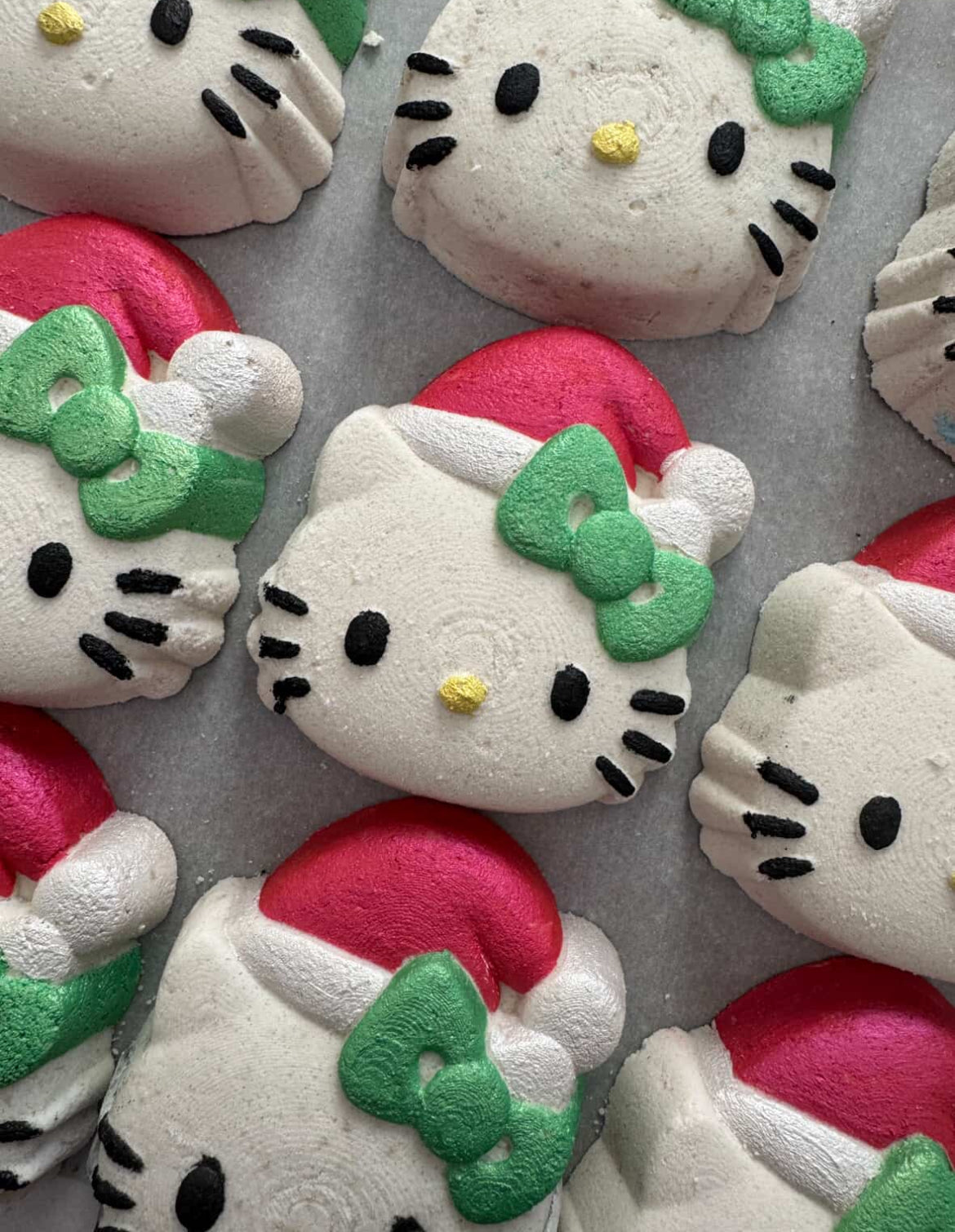 Hello Kitty Holiday Bath Bomb
