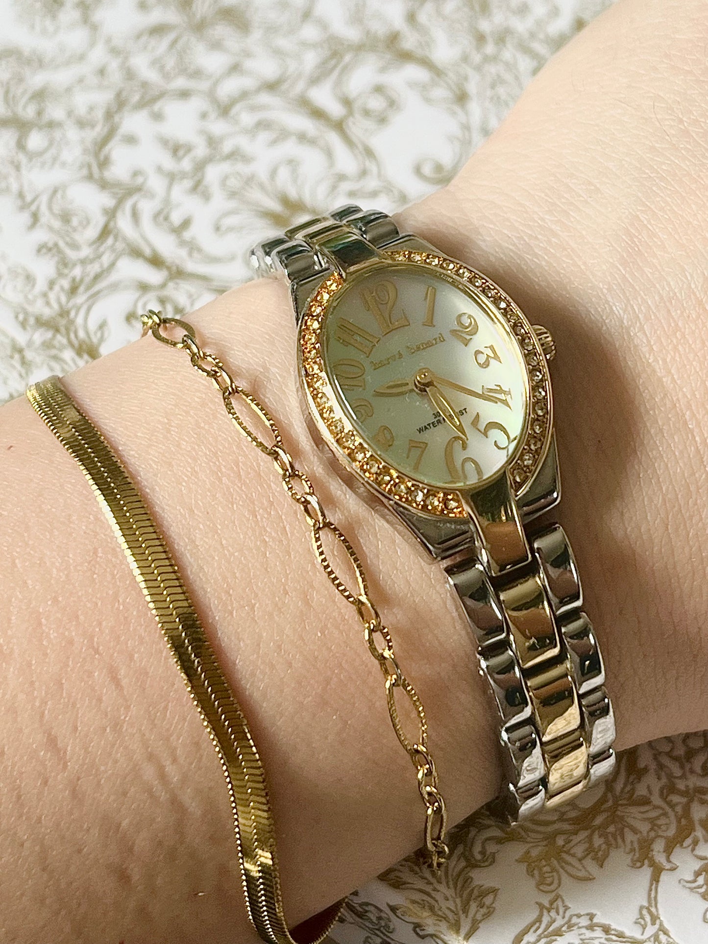 Harve Benard Quarts Oval Watch