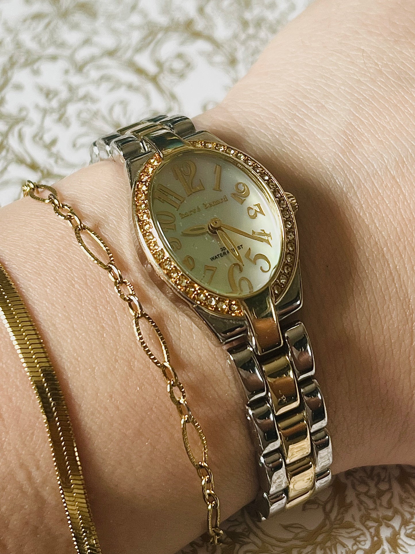 Harve Benard Quarts Oval Watch